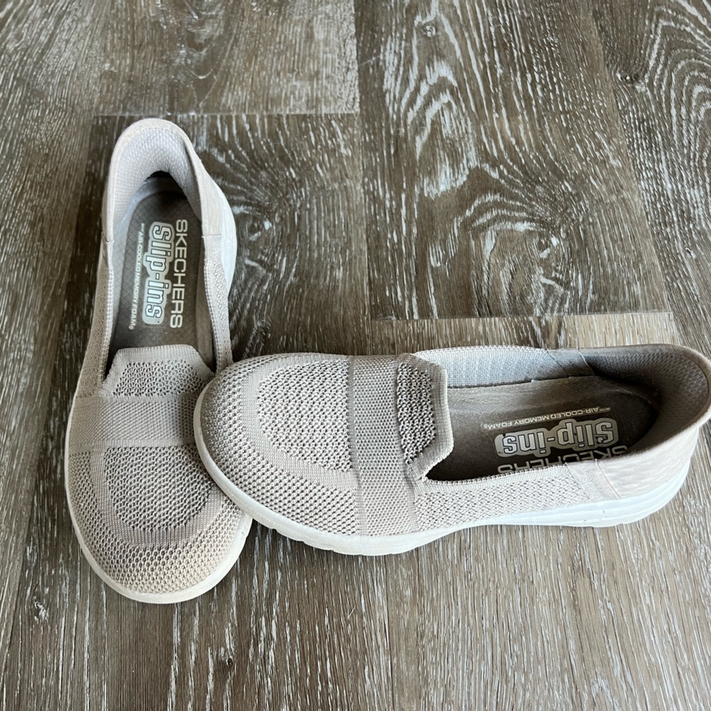 Sketcher Slip In tan shoes size 5.5